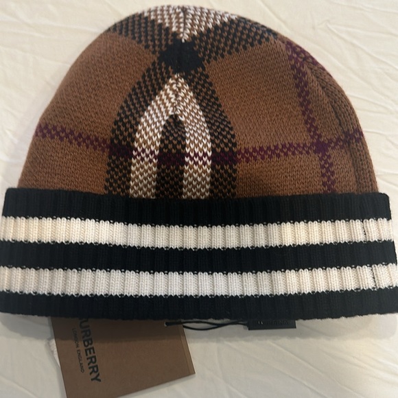 BURBERRY
Check Mashup Beanie 🆕 No Low Ballers please! - Picture 2 of 5